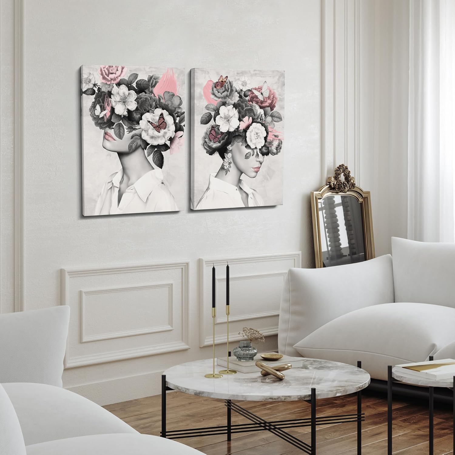 Leinwand Bilder Set - abstraktes Portrait einer Frau mit Blumen auf dem Kopf in Schwarz Weiß und rosa Akzenten auf beiden Bildern.