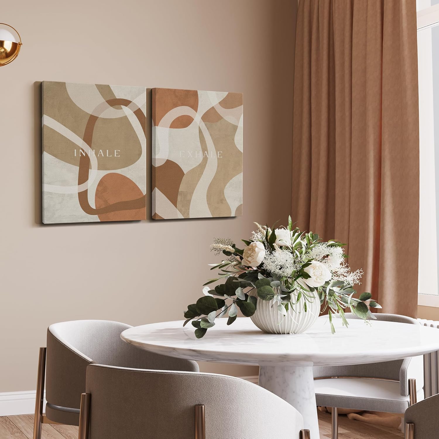 Leinwand Bilder Set - beide Bilder zeigen weiche Formen in zarten Tönen wie Creme, Beige und Braun. Auf dem einem Bild steht inhale und auf dem anderen exhale.