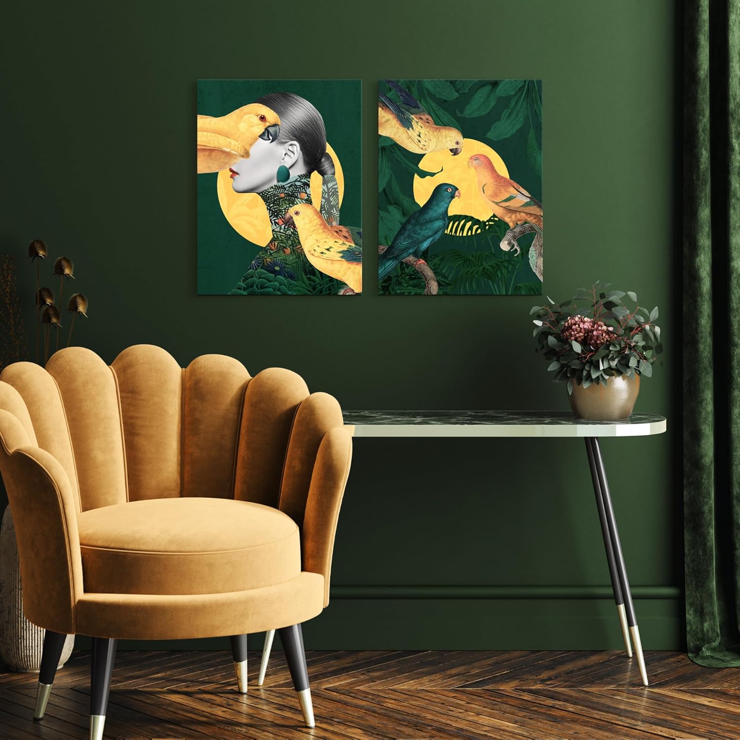 Leinwand Bilder Set - beide Bilder zeigen eine tropische Collage in kräftigem Gelb und Grün Tönen mit Papageien und tropischen Blättern. Zudem ist das Profil einer Frau mit strengem Zopf auf einem der Bilder zu sehen.