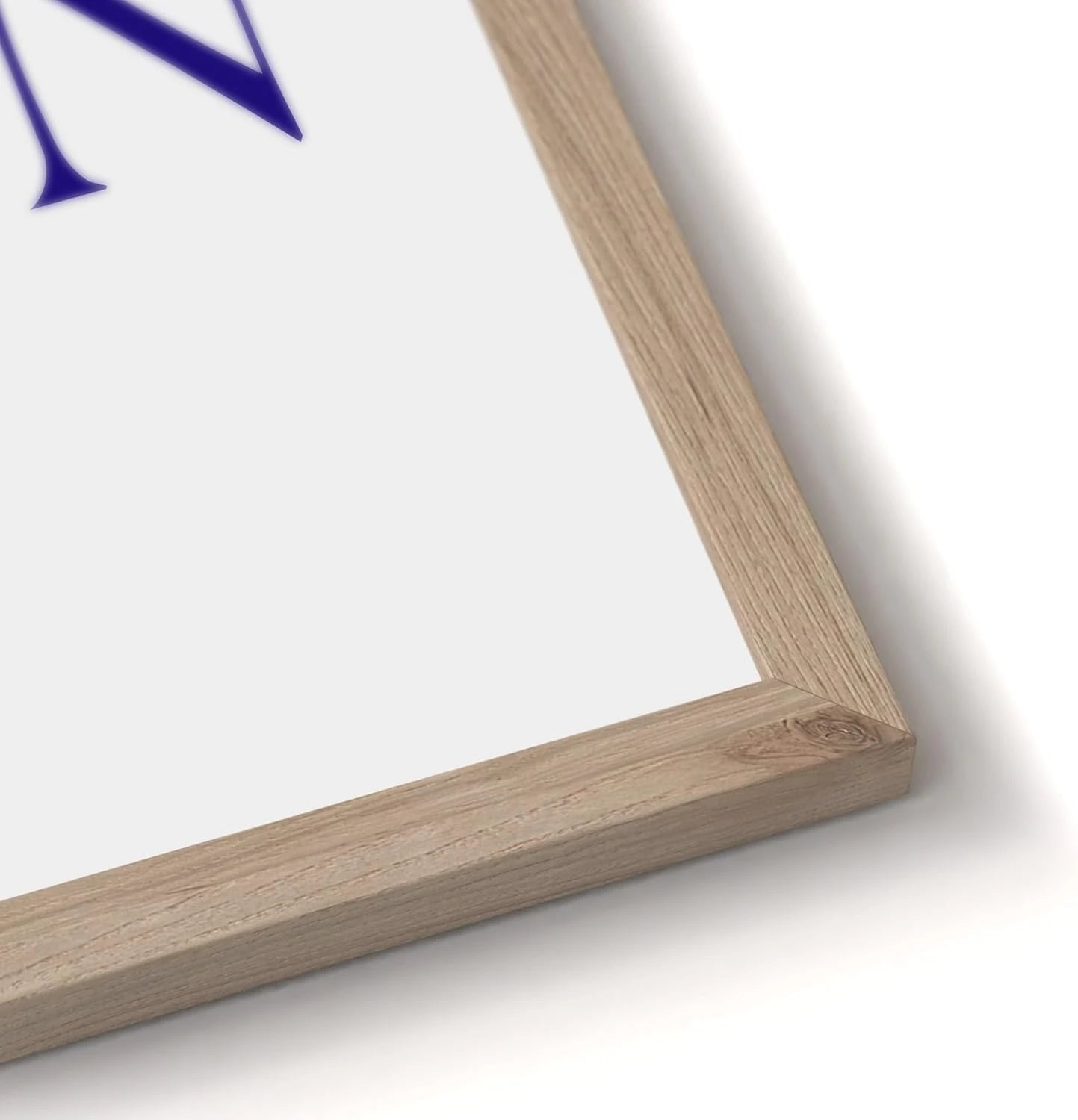 Dieses außergewöhnliche Wandbild in den Maßen 30x40cm zeigt einen einen halbkreisförmigen Schriftzug "Girls just wanna have". Darunter ist ein Cocktail mit Orangenscheiben abgebildet. Der Schriftzug wird in größerer Schriftgröße mit "Sun Club" beendet. Die Schrift ist blau und der Hintergrund ist beige.