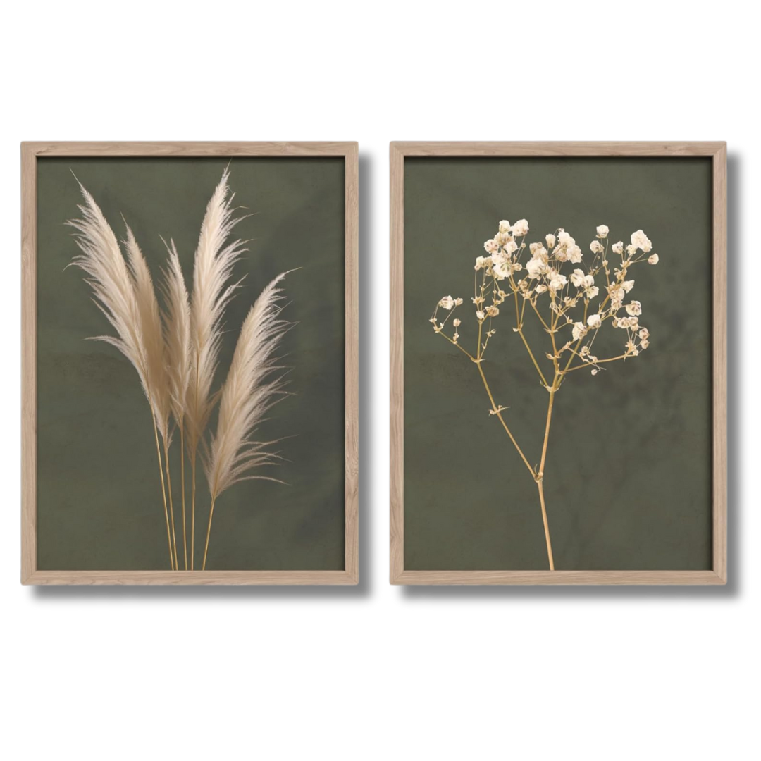 Bilder Set Rahmen - Kunst im minimalistischem Boho Stil mit Trockenblumen und Pamapas Gras in Beige auf olive grünem Hintergrund.