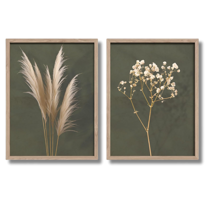 Bilder Set Rahmen - Kunst im minimalistischem Boho Stil mit Trockenblumen und Pamapas Gras in Beige auf olive grünem Hintergrund.