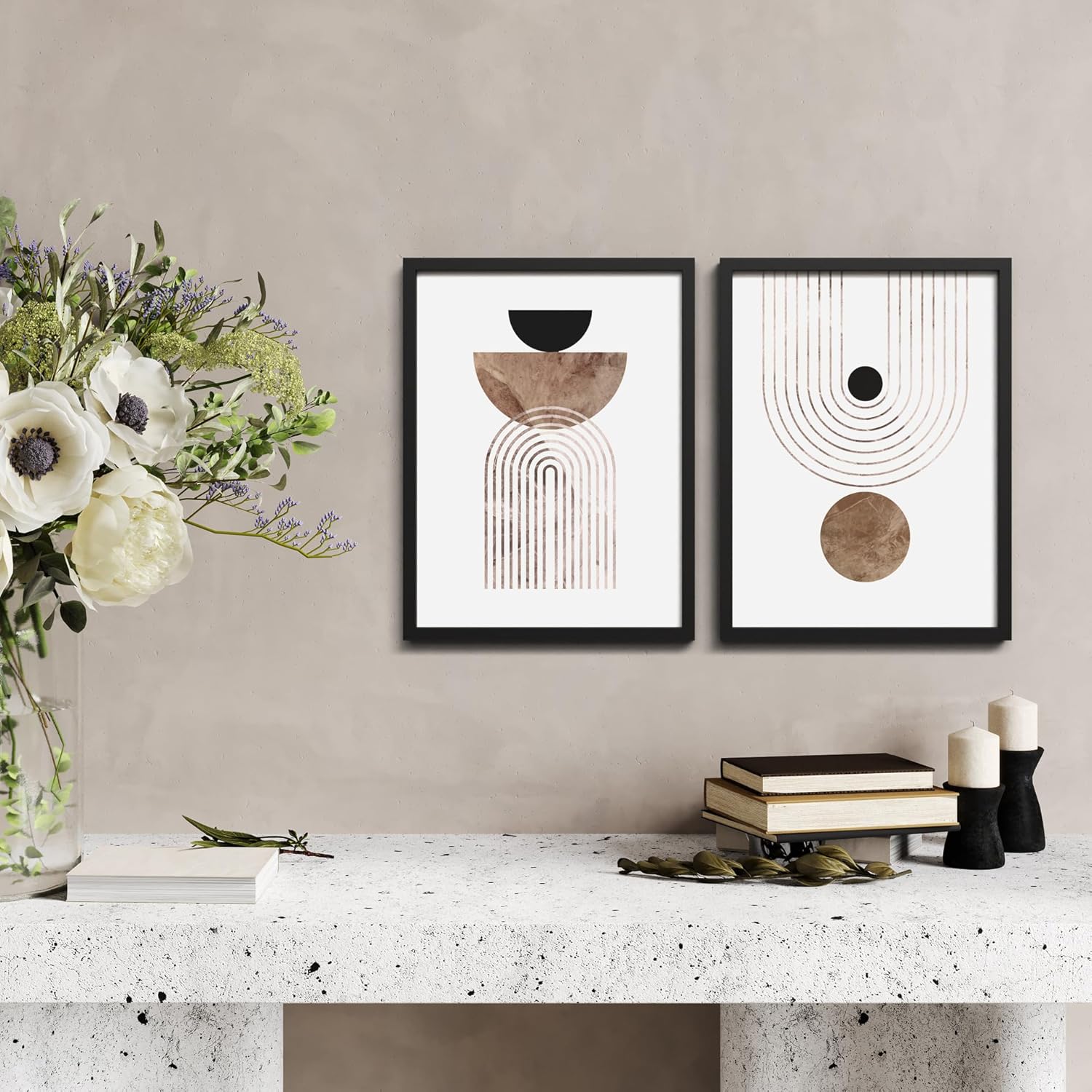 Bilder Set mit Rahmen - minimalistisches Boho Chic Design mit geometrischen Elementen in Erdtönen wie Beige.